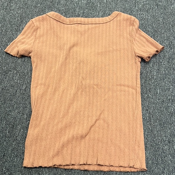 Super Cute American Eagle tee - Picture 2 of 5